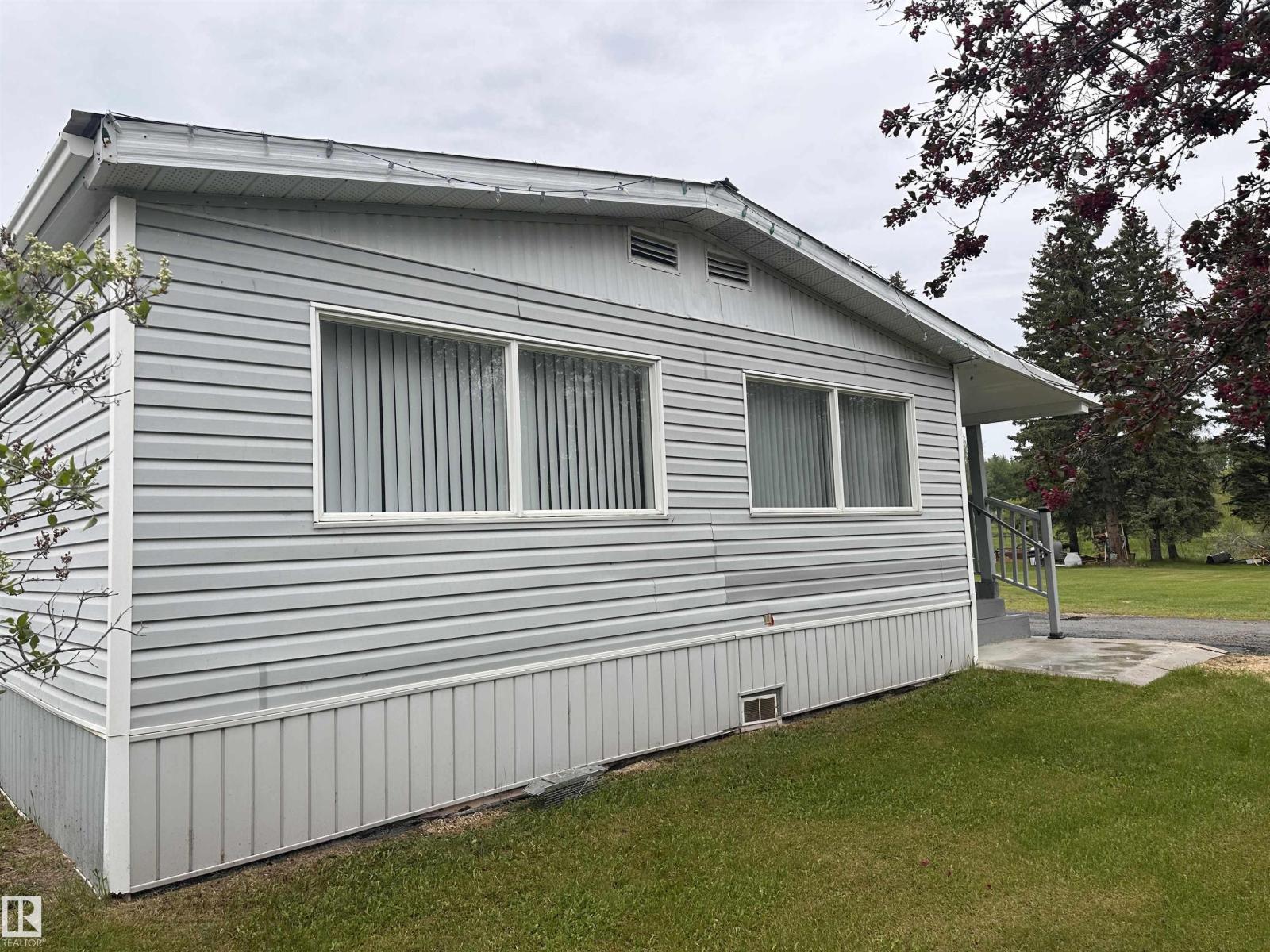 4612 50 ST - 7