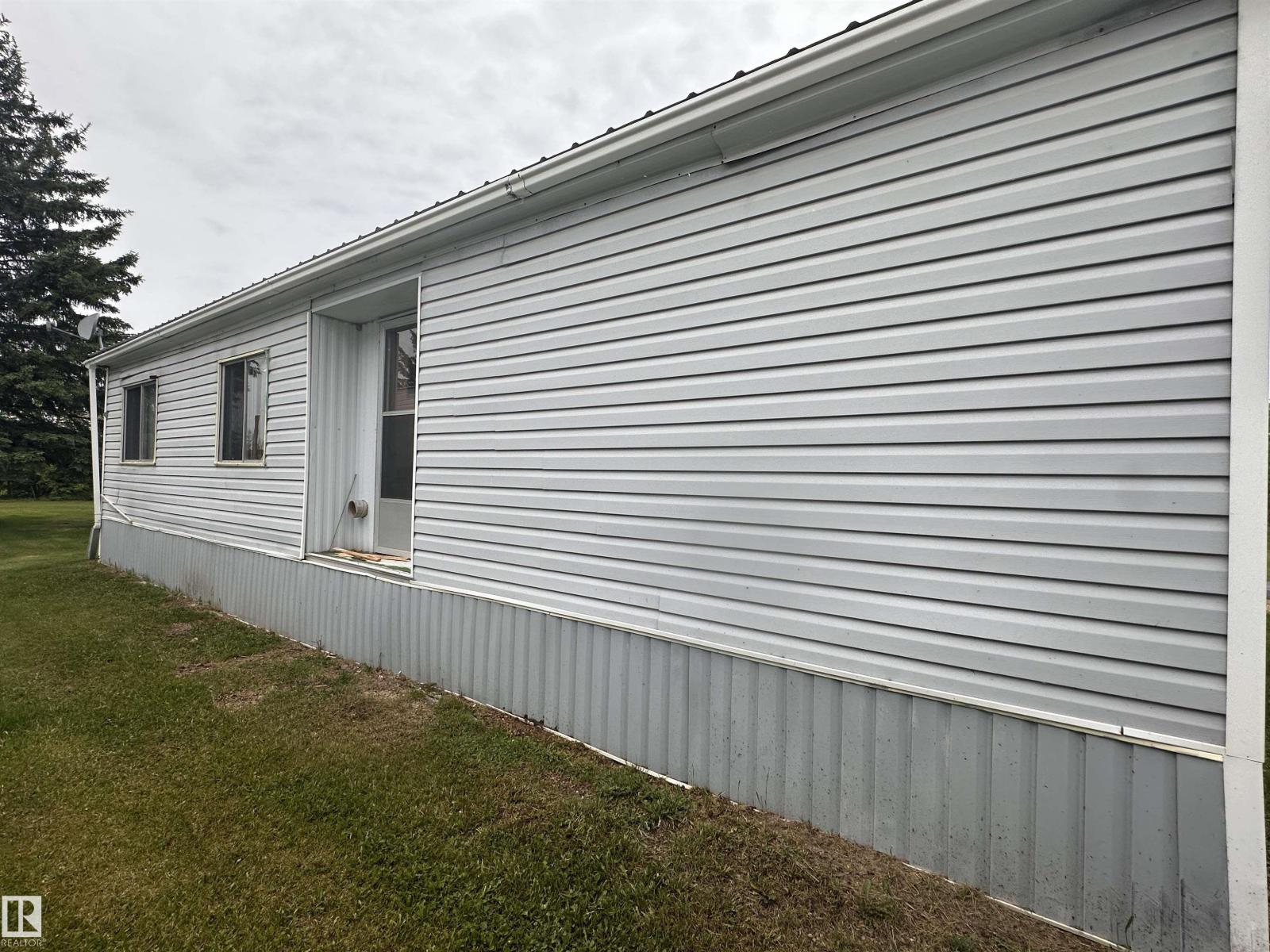 4612 50 ST - 8