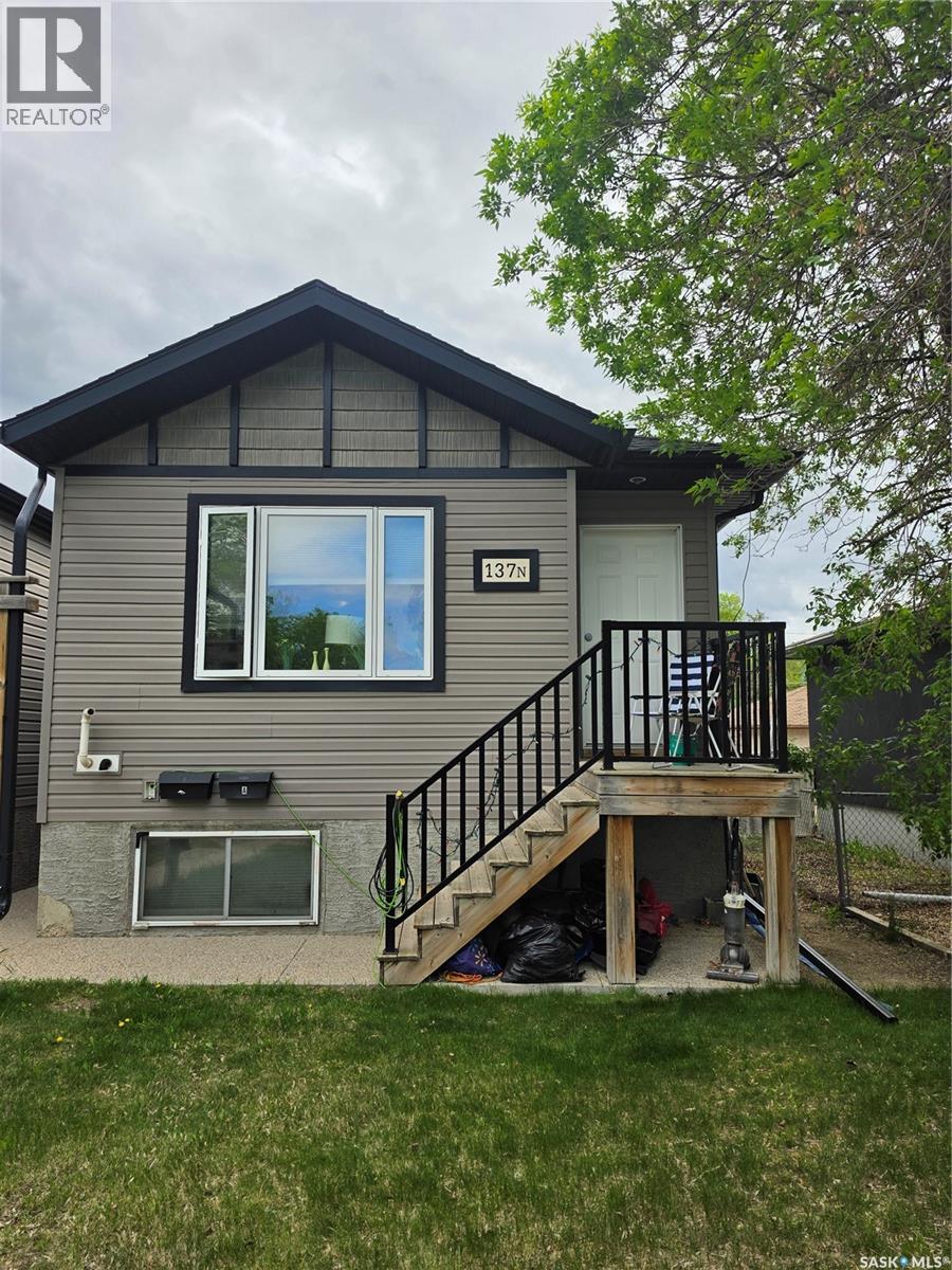 137 St John STREET N - 1