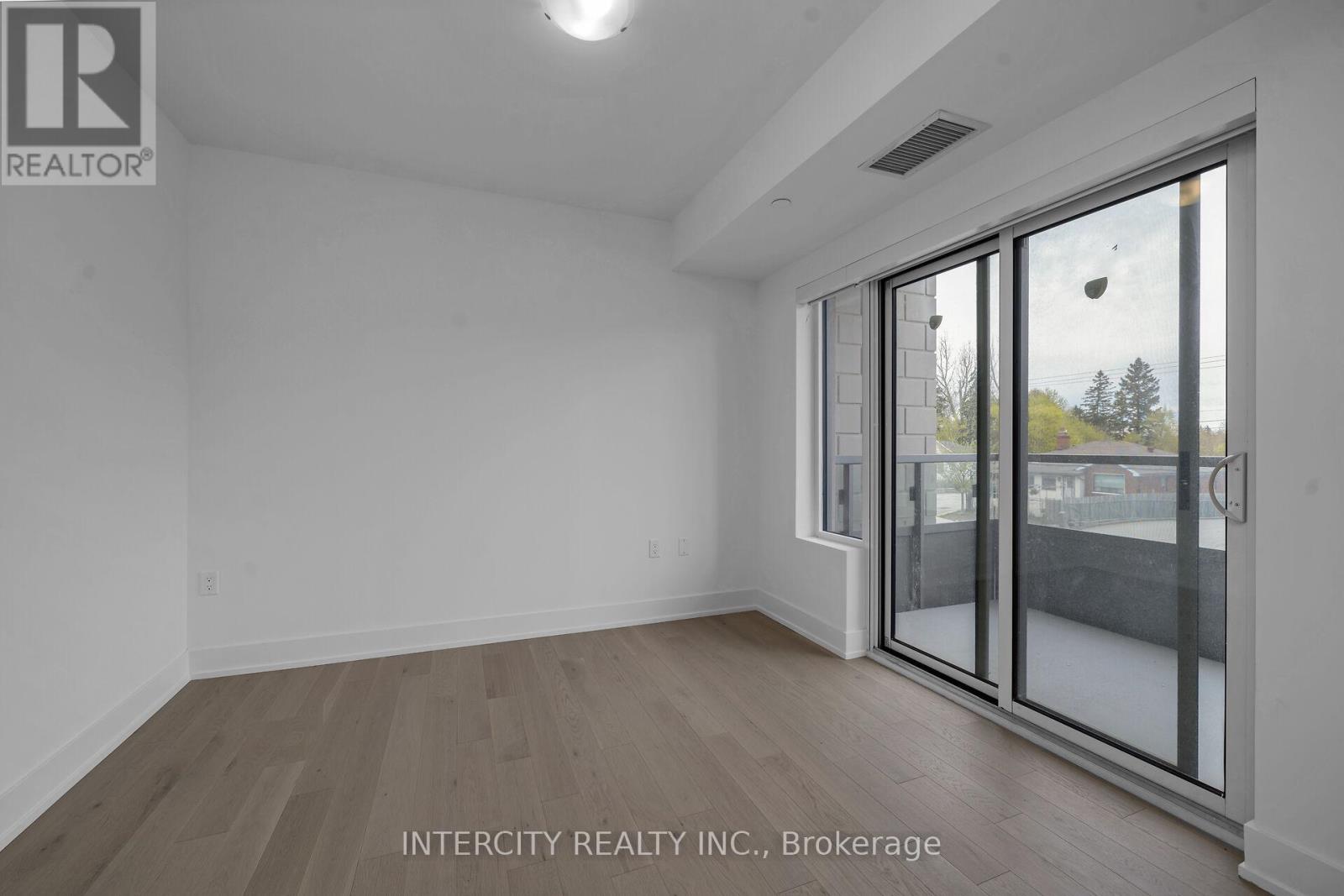#240 2075 KING ROAD - 17