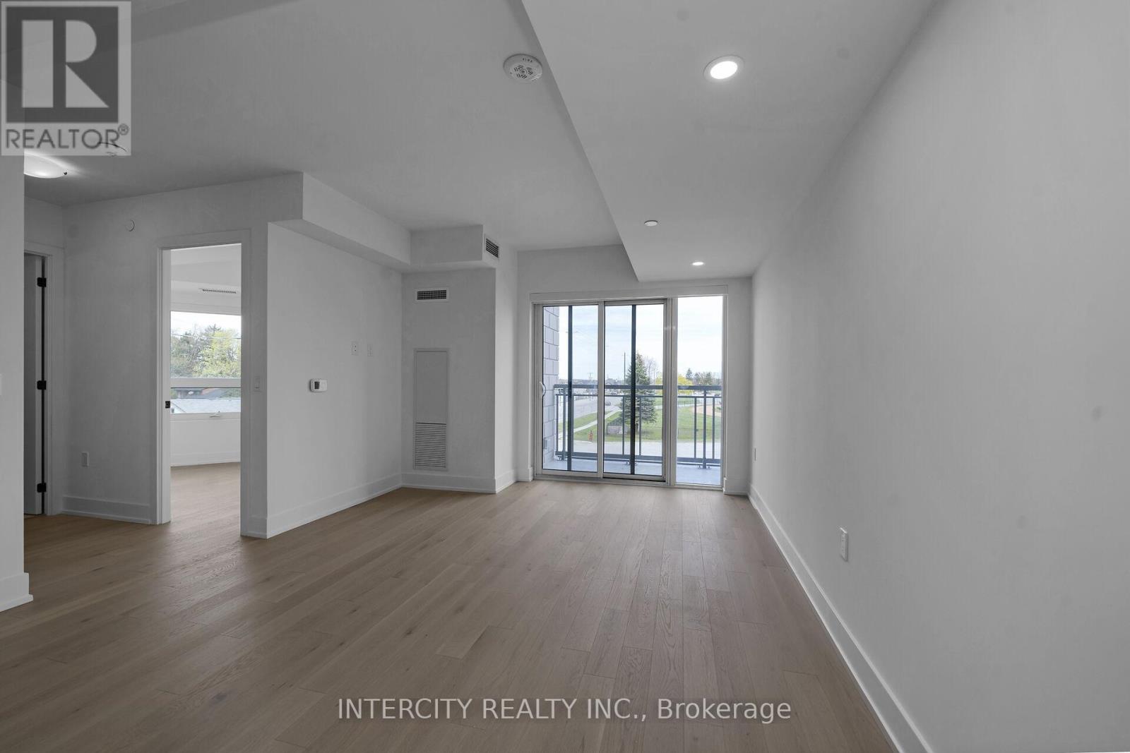 #240 2075 KING ROAD - 14