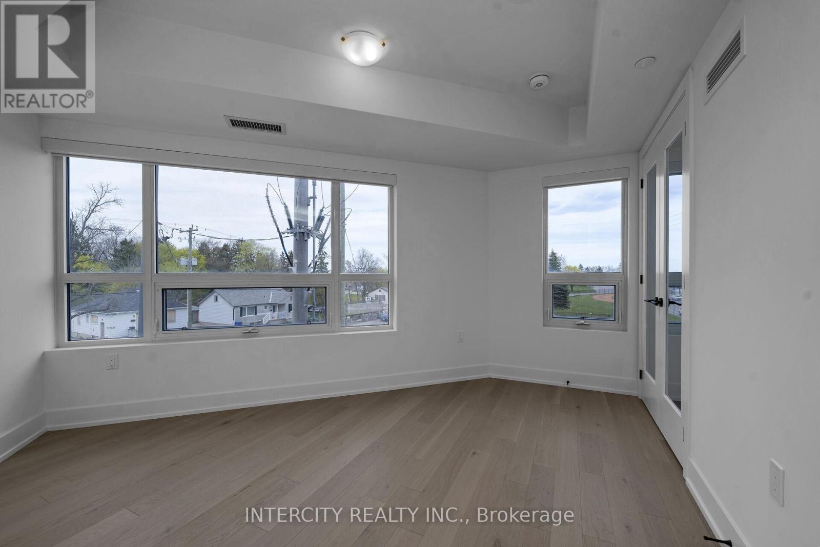 #240 2075 KING ROAD - 23