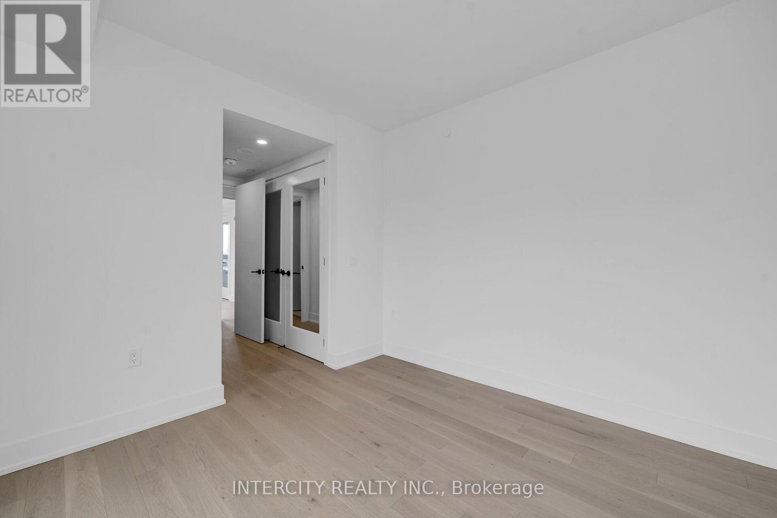 #240 2075 KING ROAD - 19