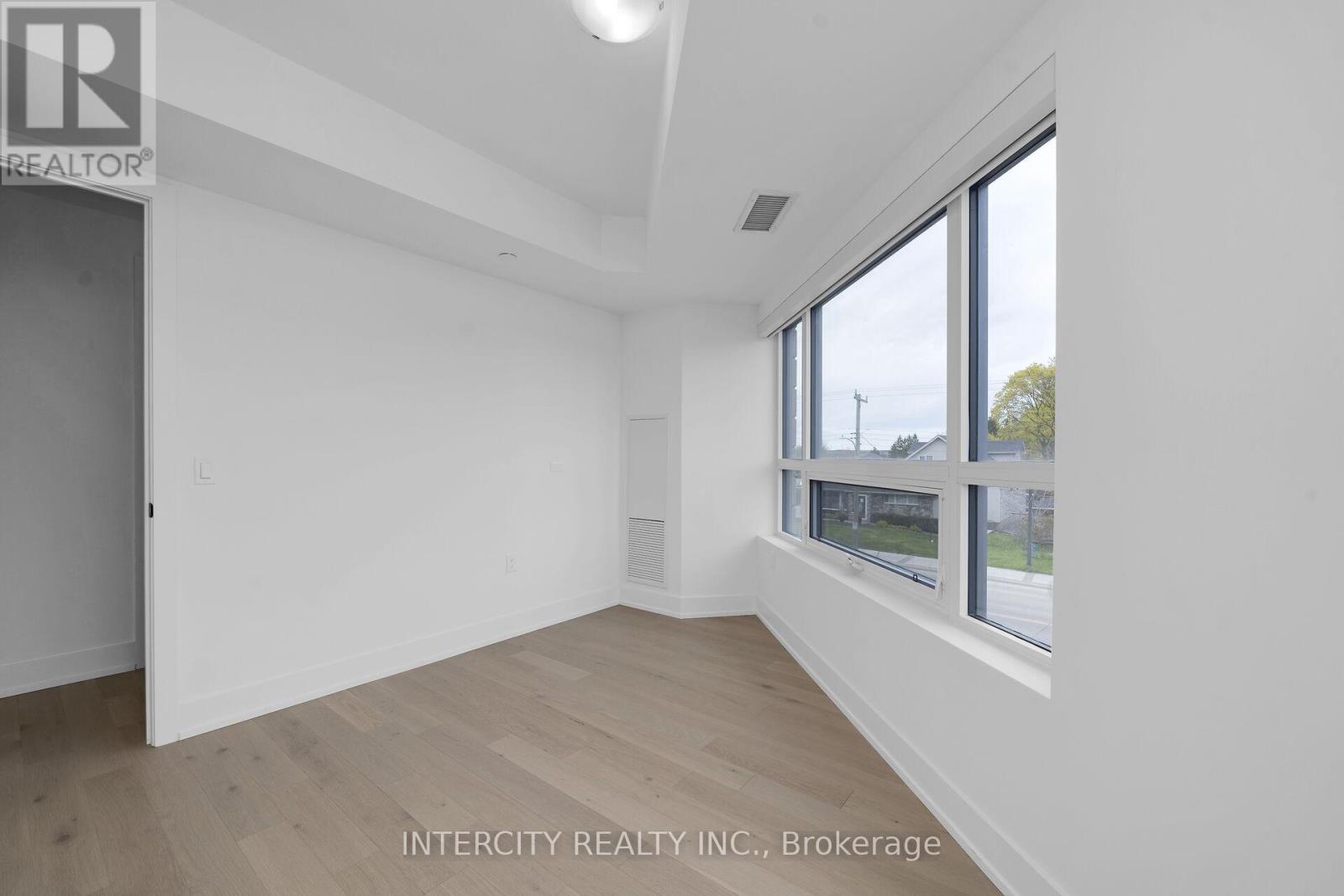 #240 2075 KING ROAD - 24