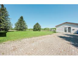 Family room - 643 Ch. Pierre-laporte, L Ange Gardien, QC J8L0P3 Photo 8