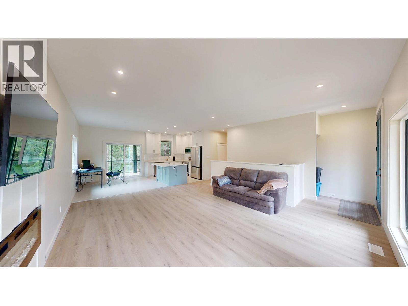 140 River Drive - 8