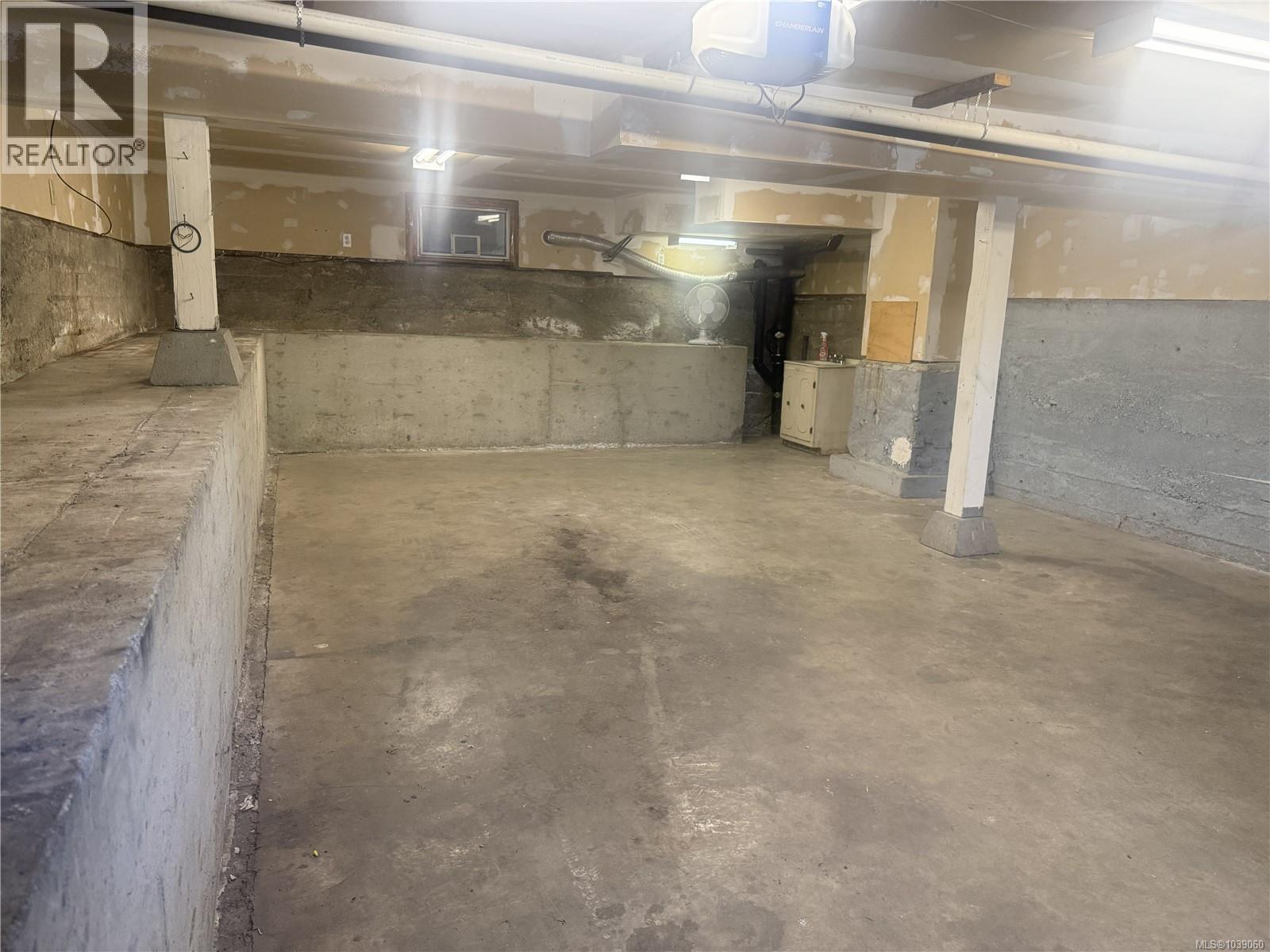 423 Hambrook St - 35