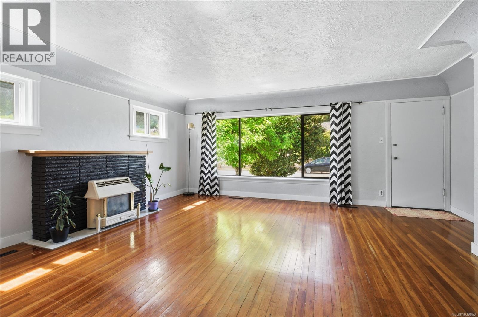 423 Hambrook St - 3