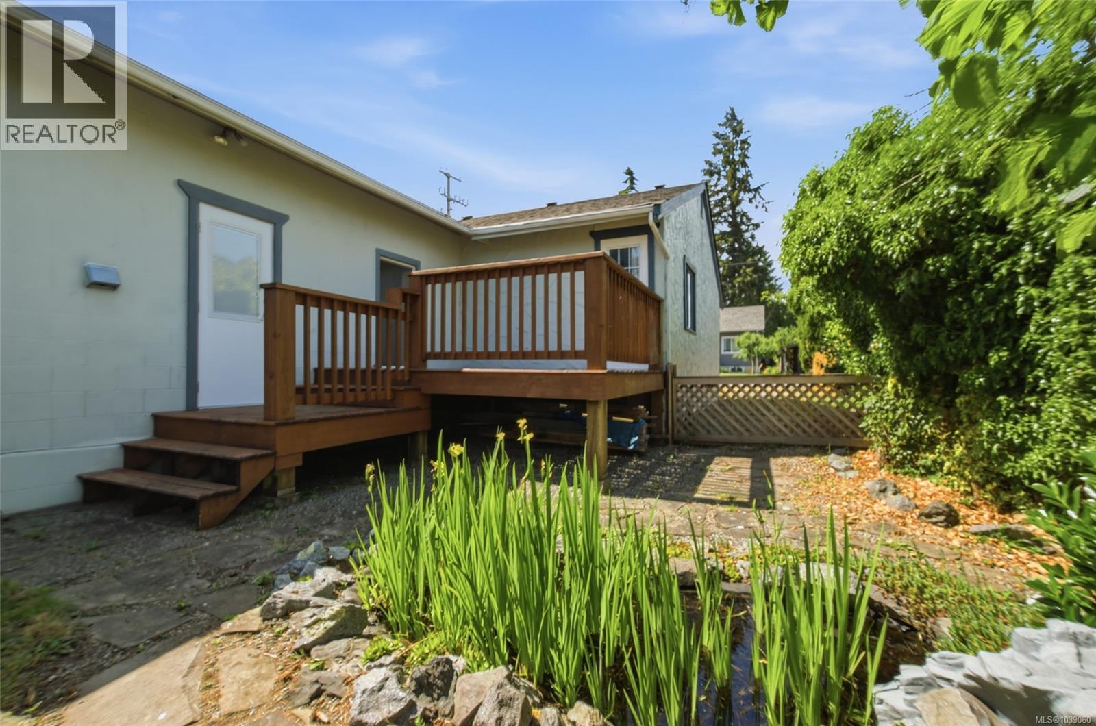 423 Hambrook St - 43