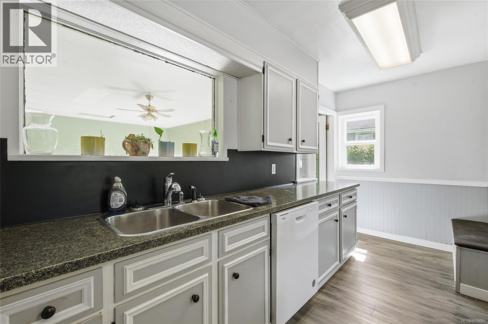 423 Hambrook St - 13