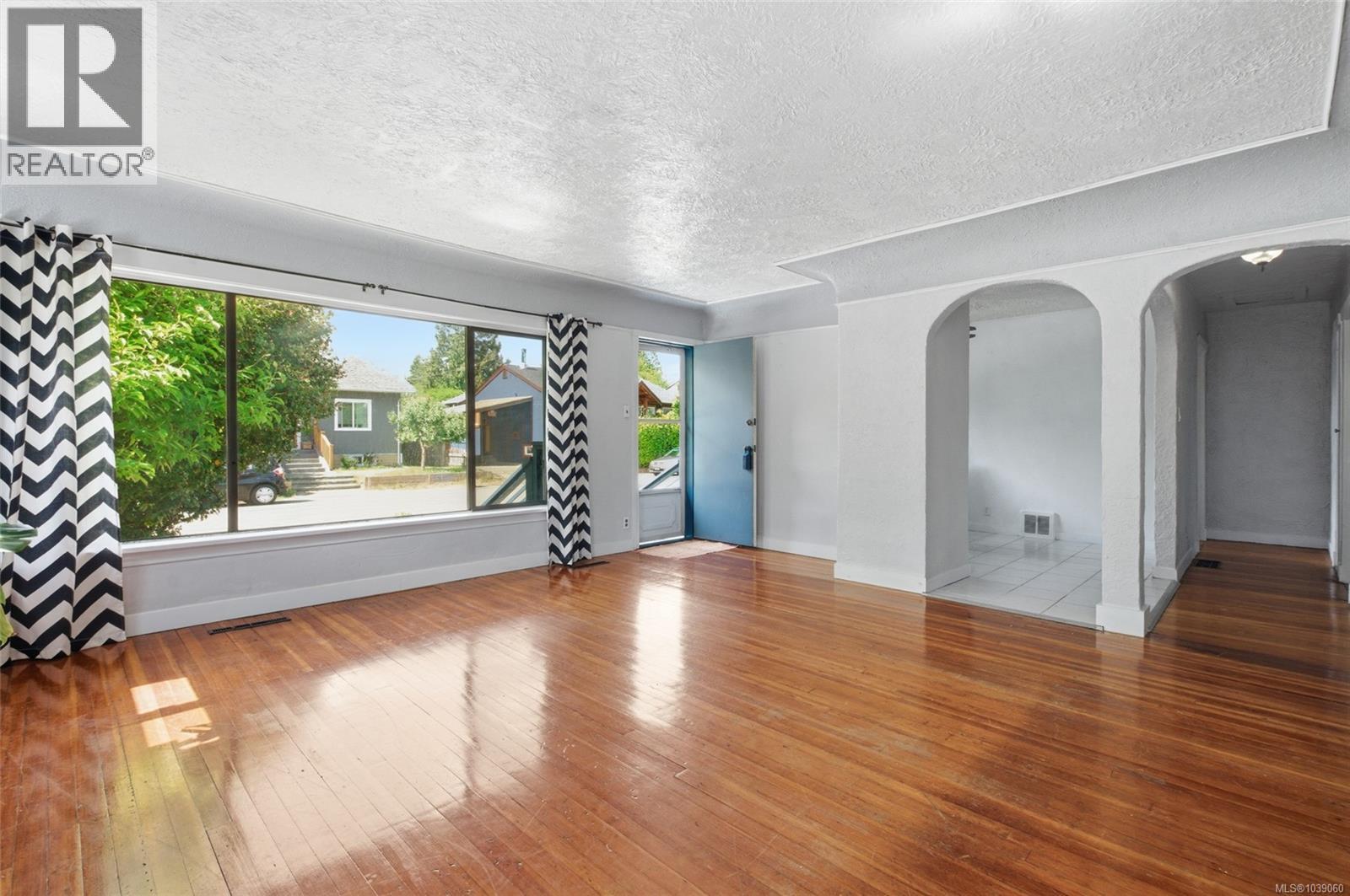 423 Hambrook St - 44