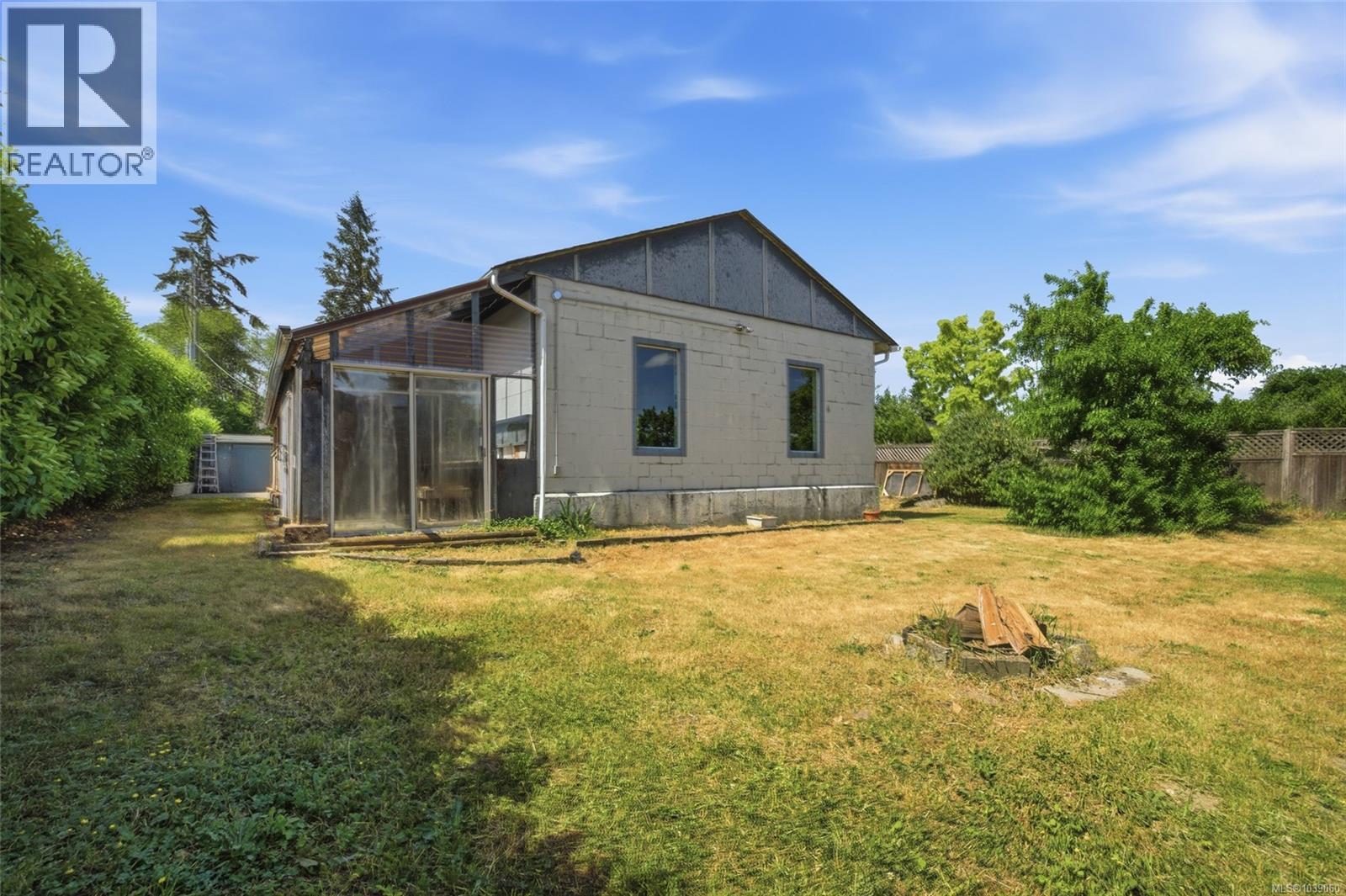 423 Hambrook St - 37