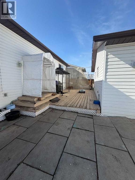 128 10 Avenue NE - 3