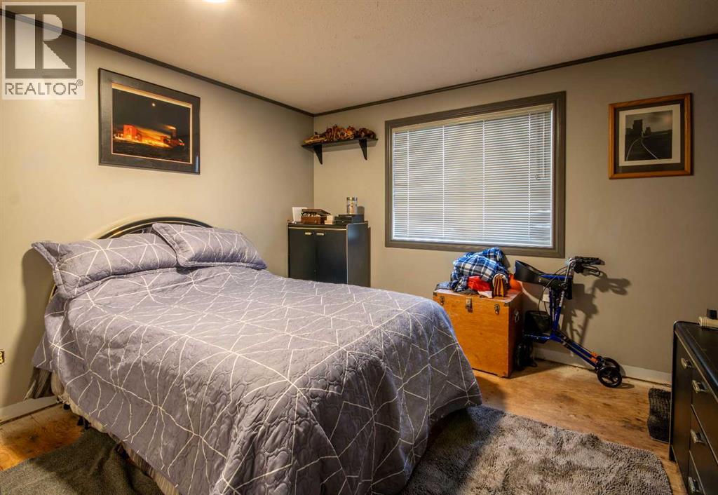 128 10 Avenue NE - 10
