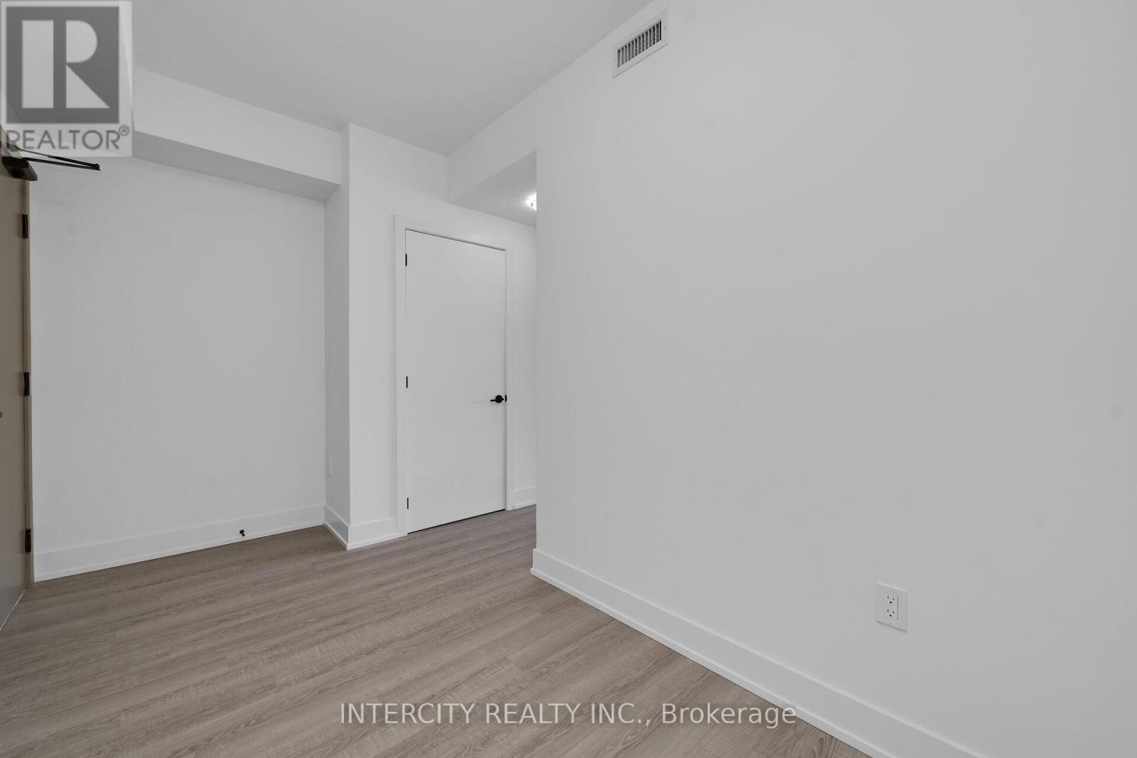 #312 2075 KING ROAD - 12