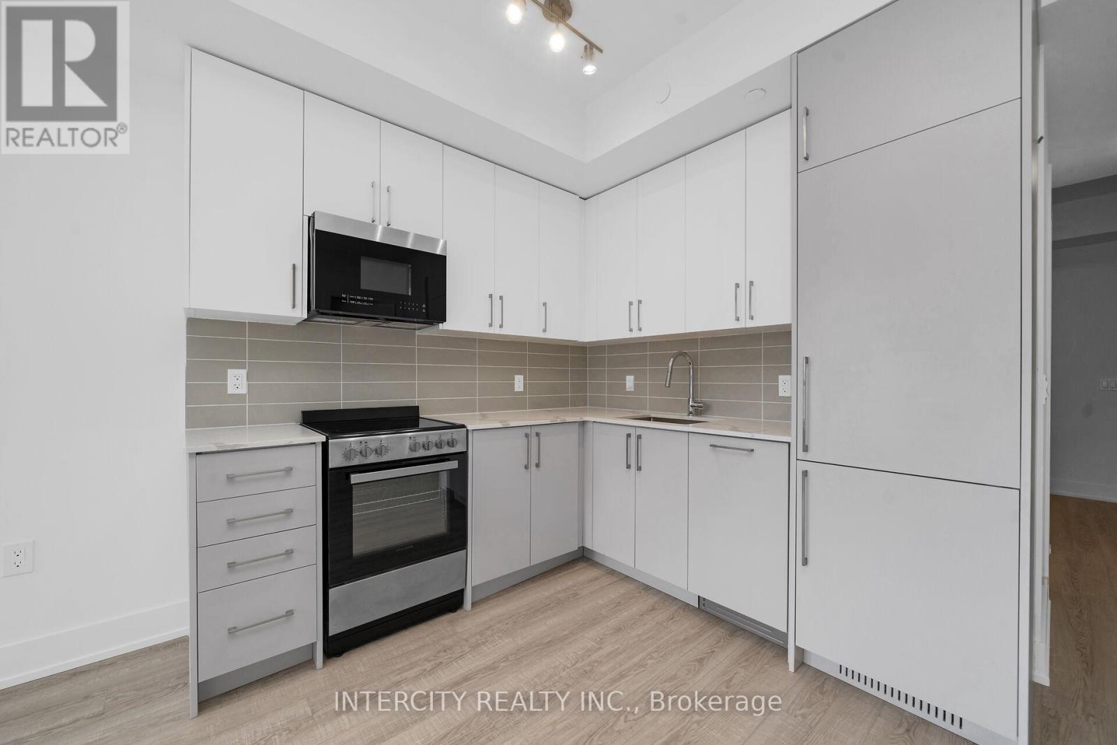#312 2075 KING ROAD - 16