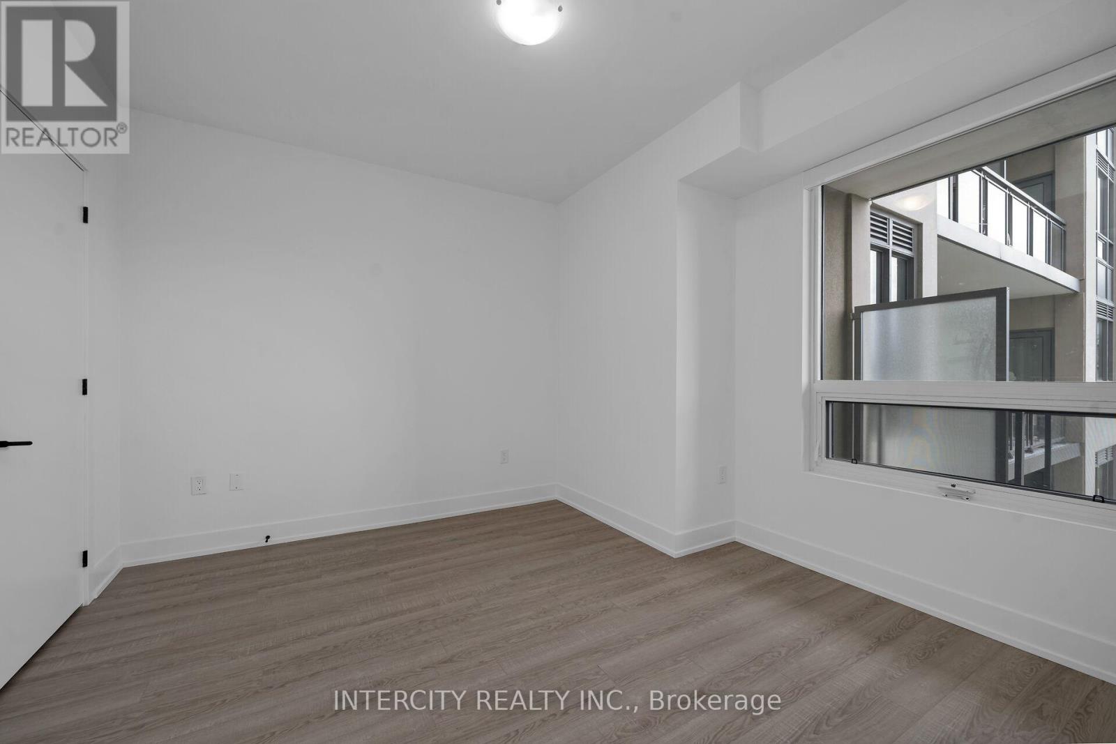 #312 2075 KING ROAD - 19