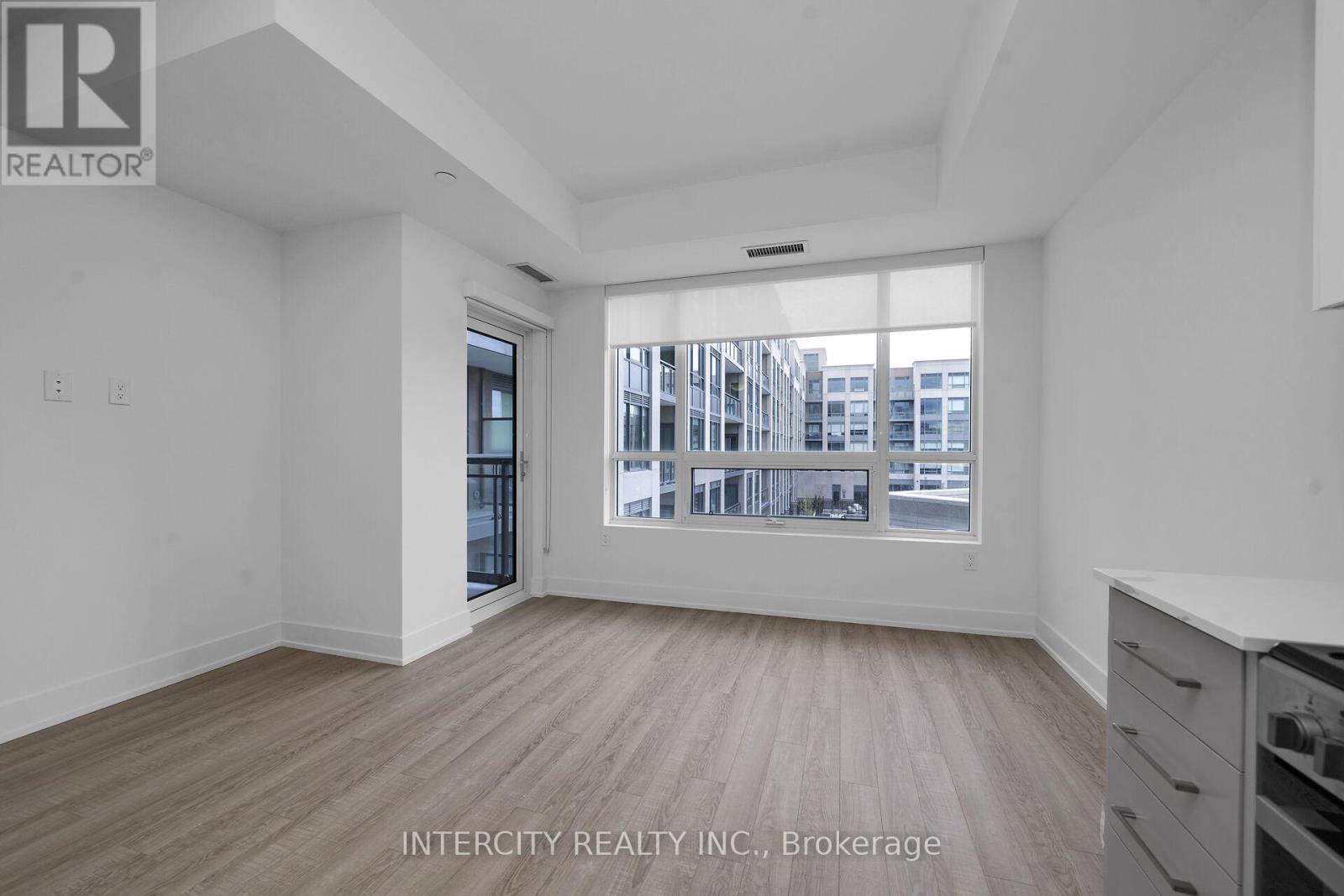 #312 2075 KING ROAD - 17