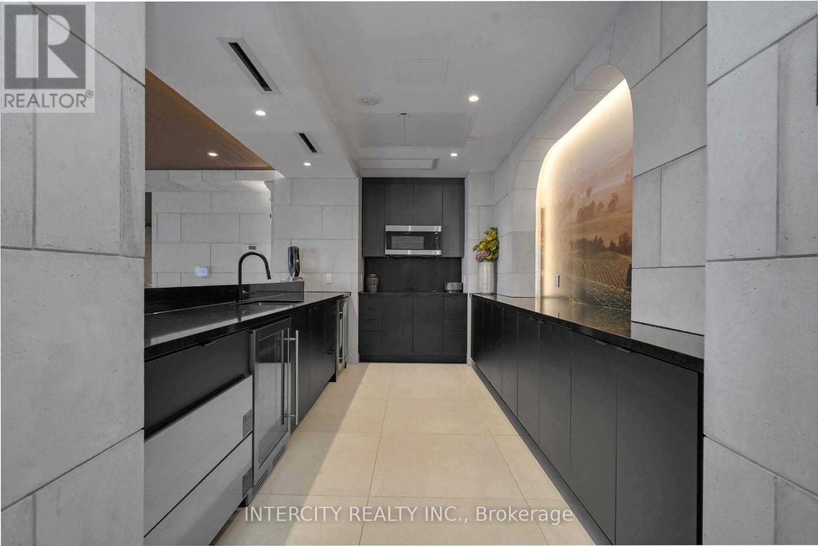 #312 2075 KING ROAD - 30
