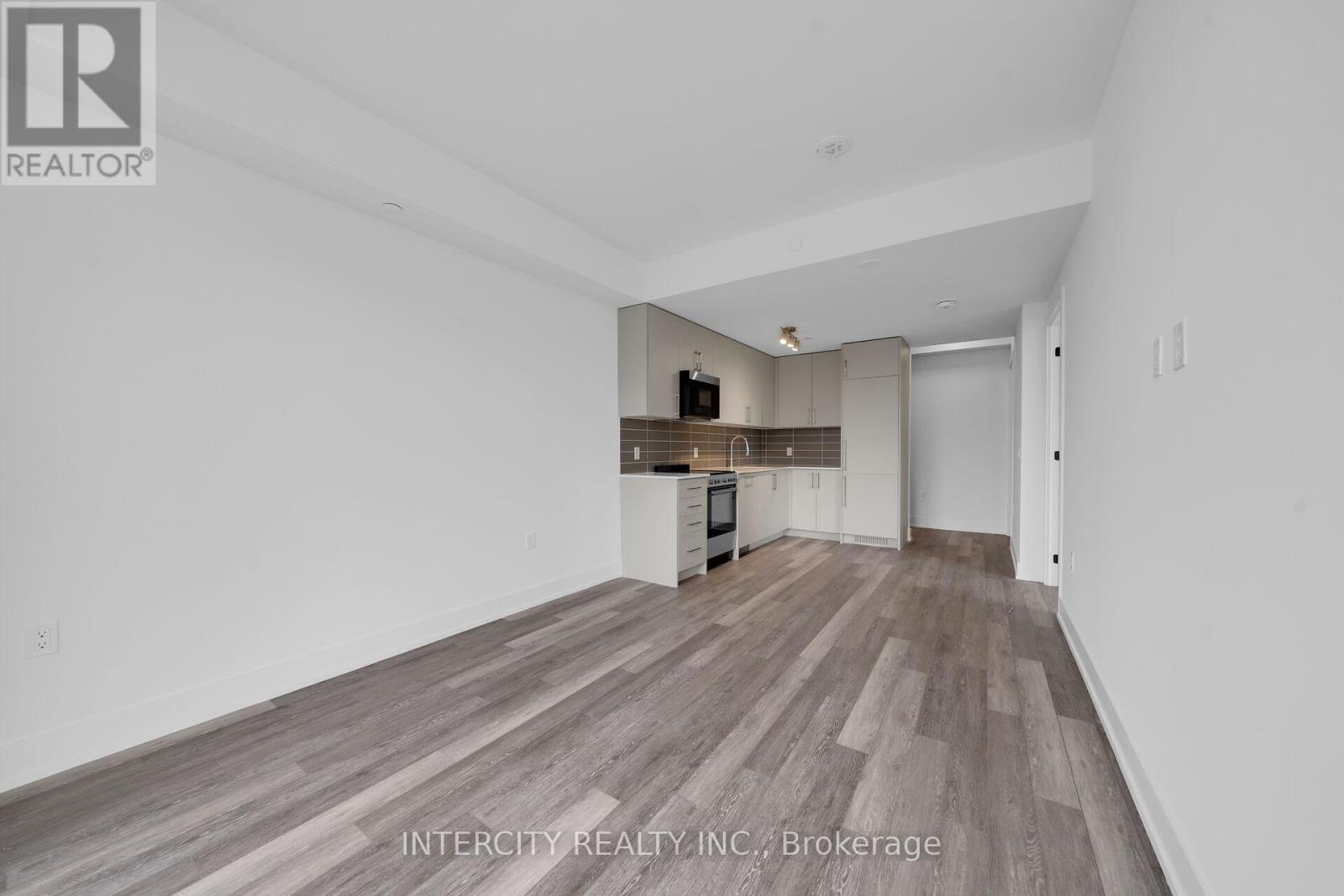 #316 2075 KING ROAD - 17