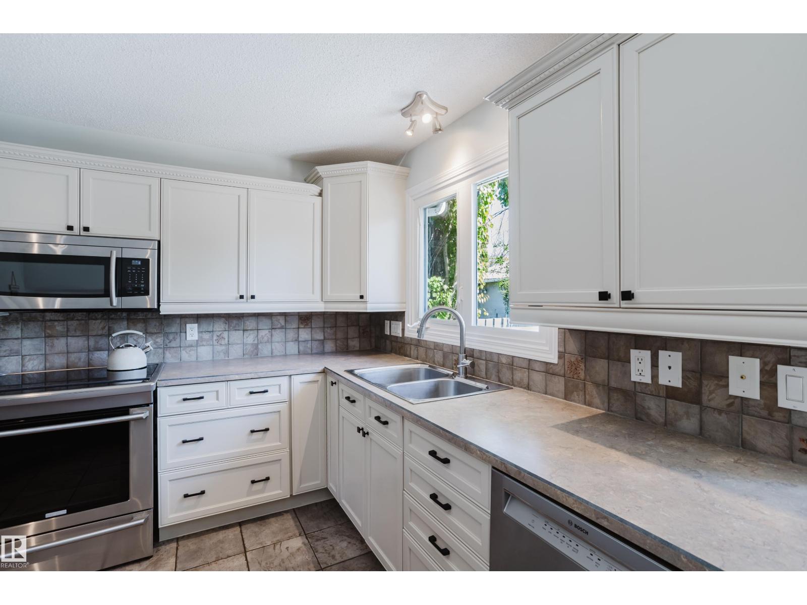 33 MILL DR — photo 10