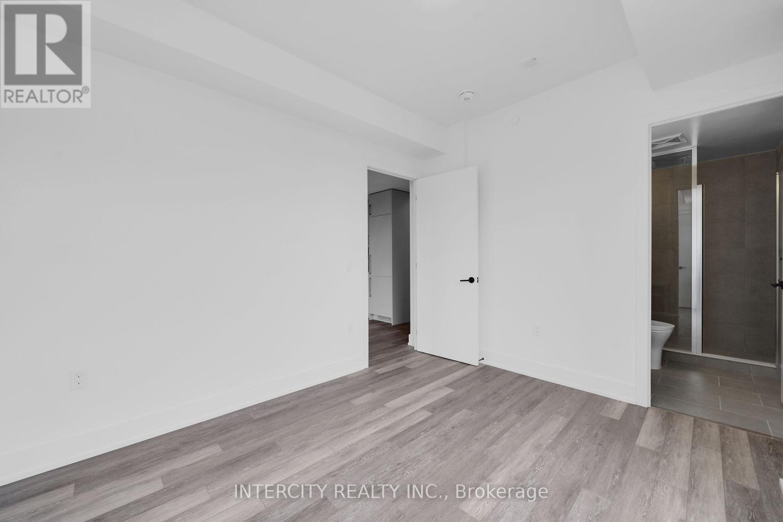 #316 2075 KING ROAD - 23