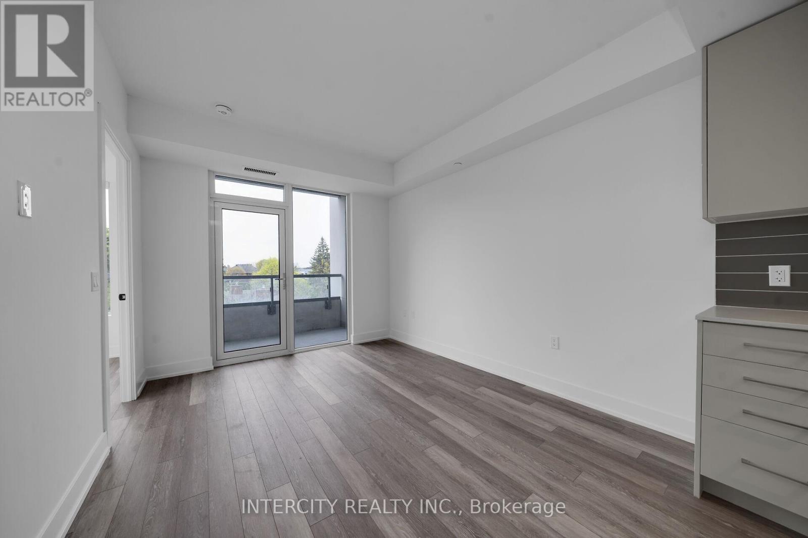 #316 2075 KING ROAD - 14