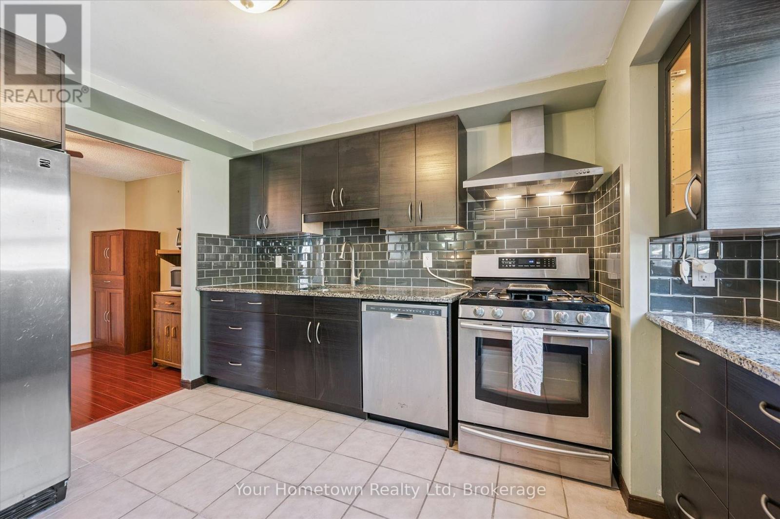 369 STRATHALLAN STREET - 12