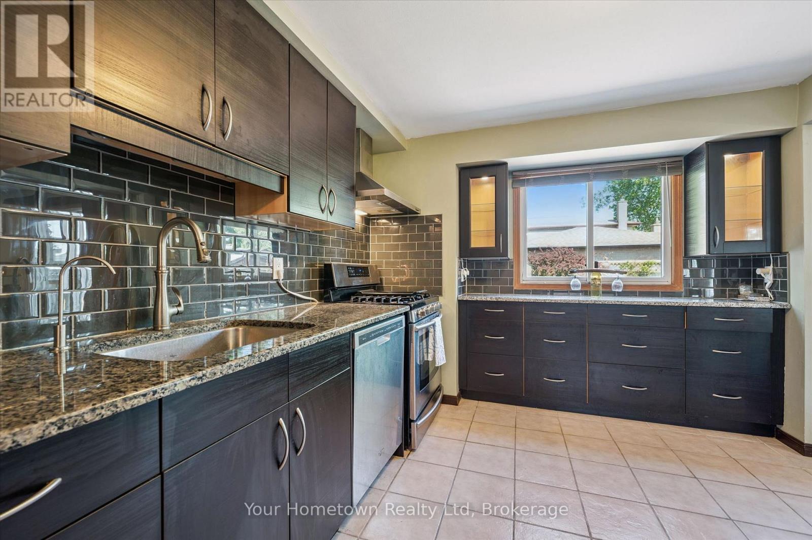 369 STRATHALLAN STREET - 14