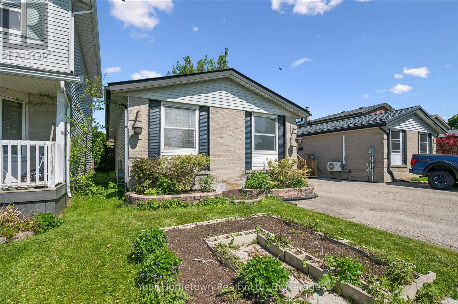 369 STRATHALLAN STREET - 3