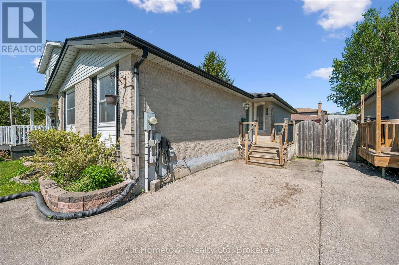 369 STRATHALLAN STREET - 4
