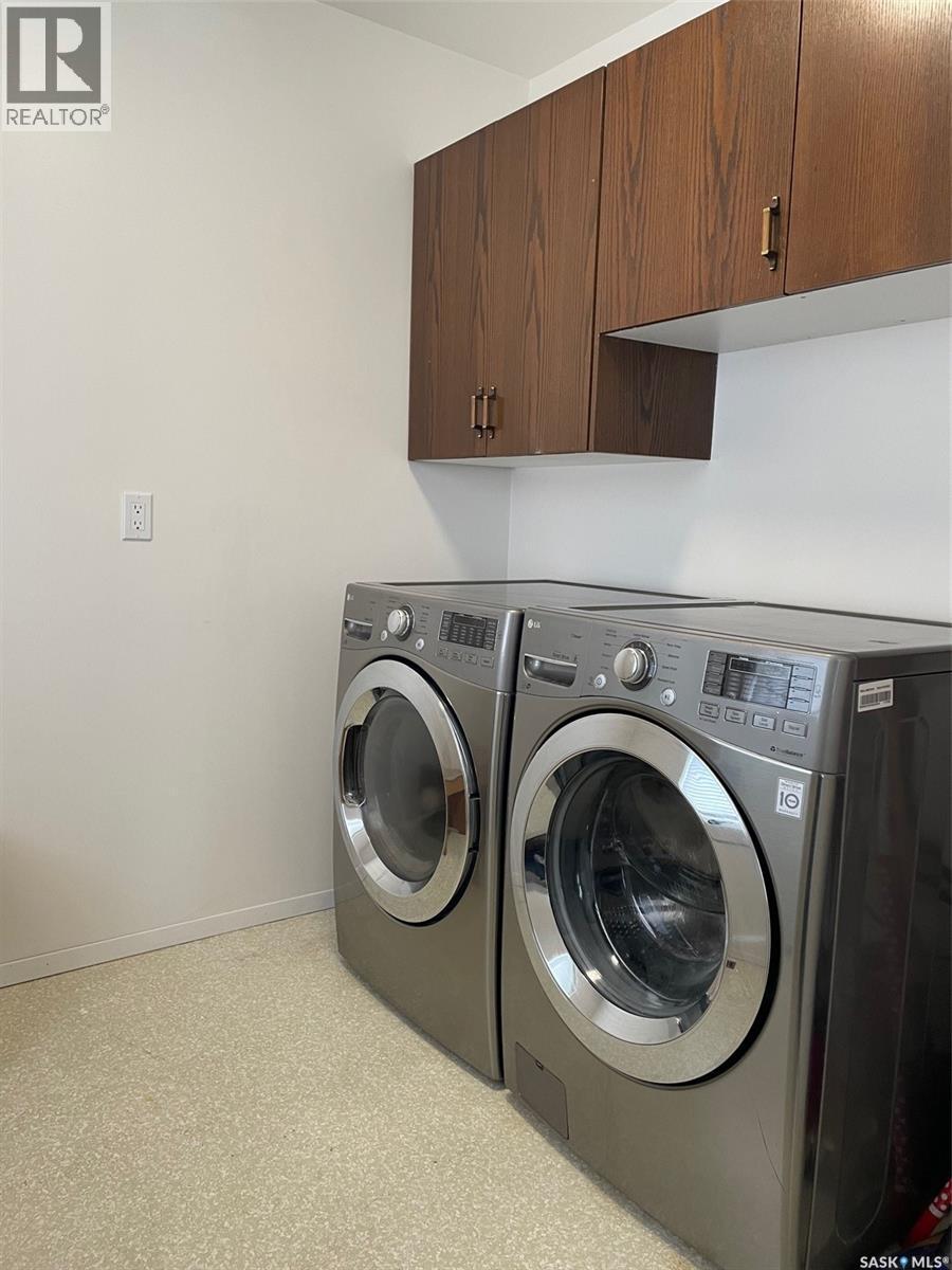 304 Brownlee STREET — photo 13