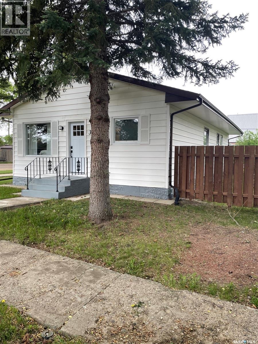 304 Brownlee STREET — photo 19