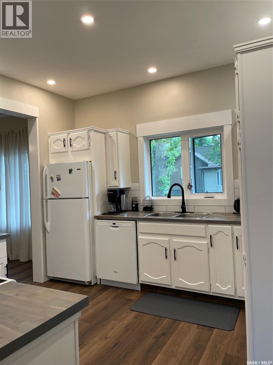 304 Brownlee STREET - photo 3