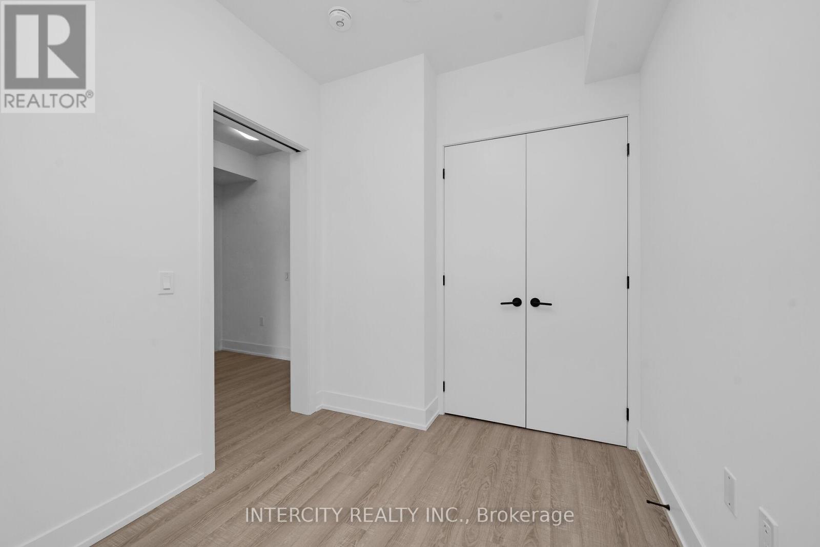 #326 2075 KING ROAD - 12
