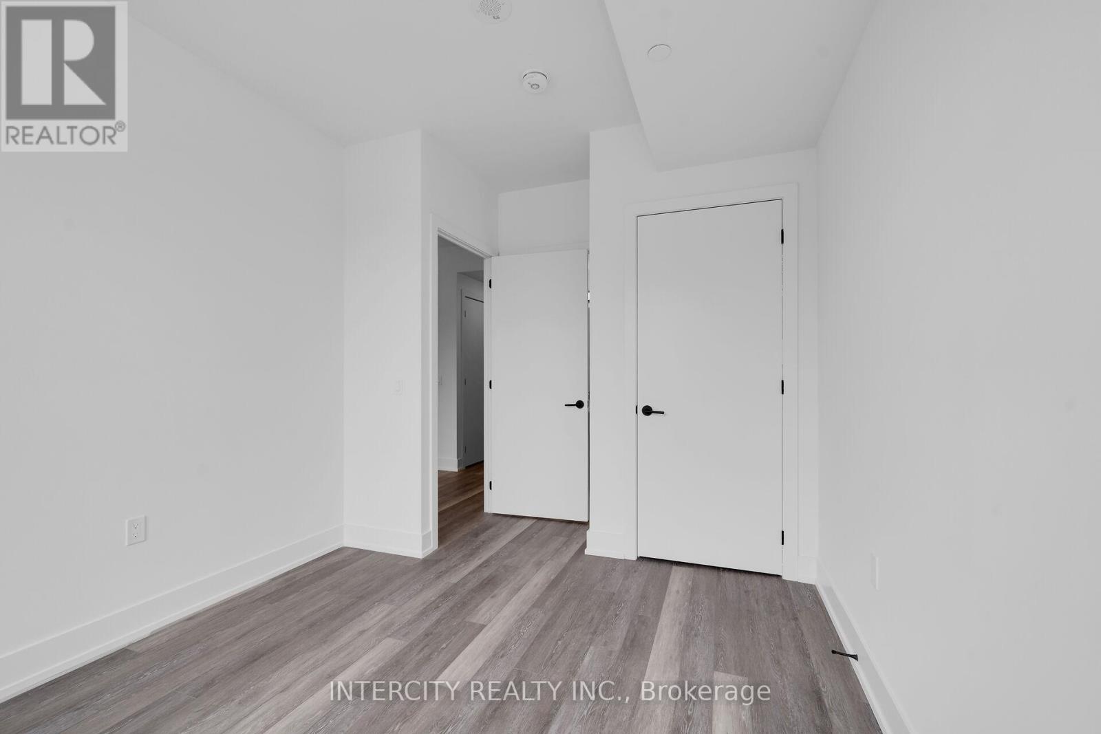 #327 2075 KING ROAD - 25