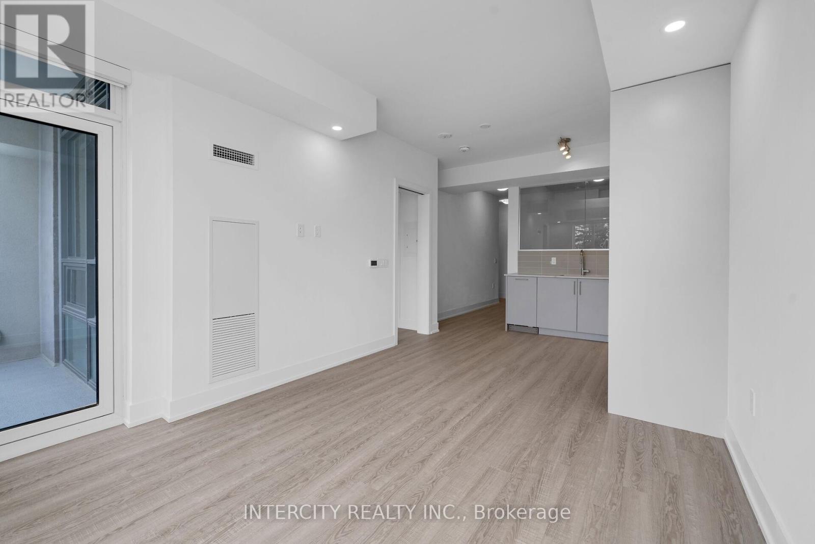 #326 2075 KING ROAD - 20