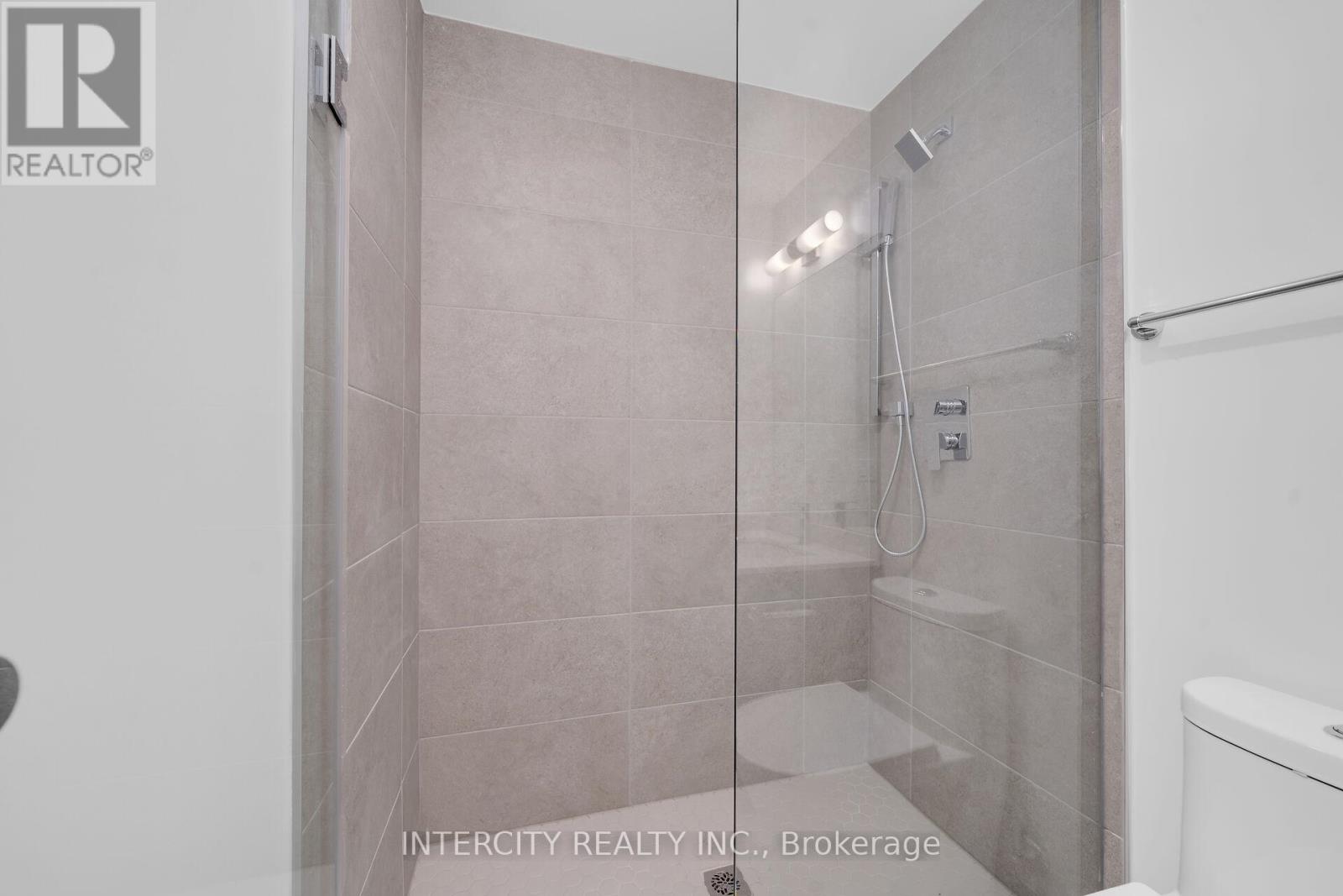 #327 2075 KING ROAD - 22
