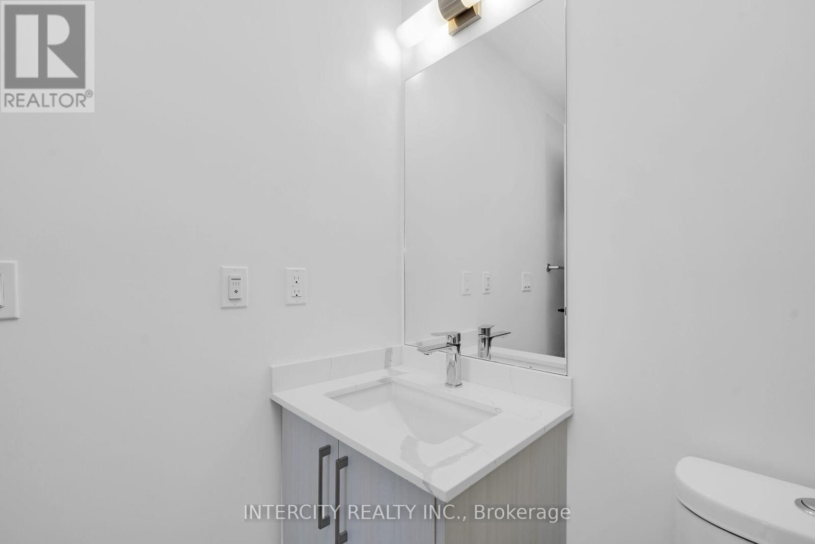 #326 2075 KING ROAD - 26