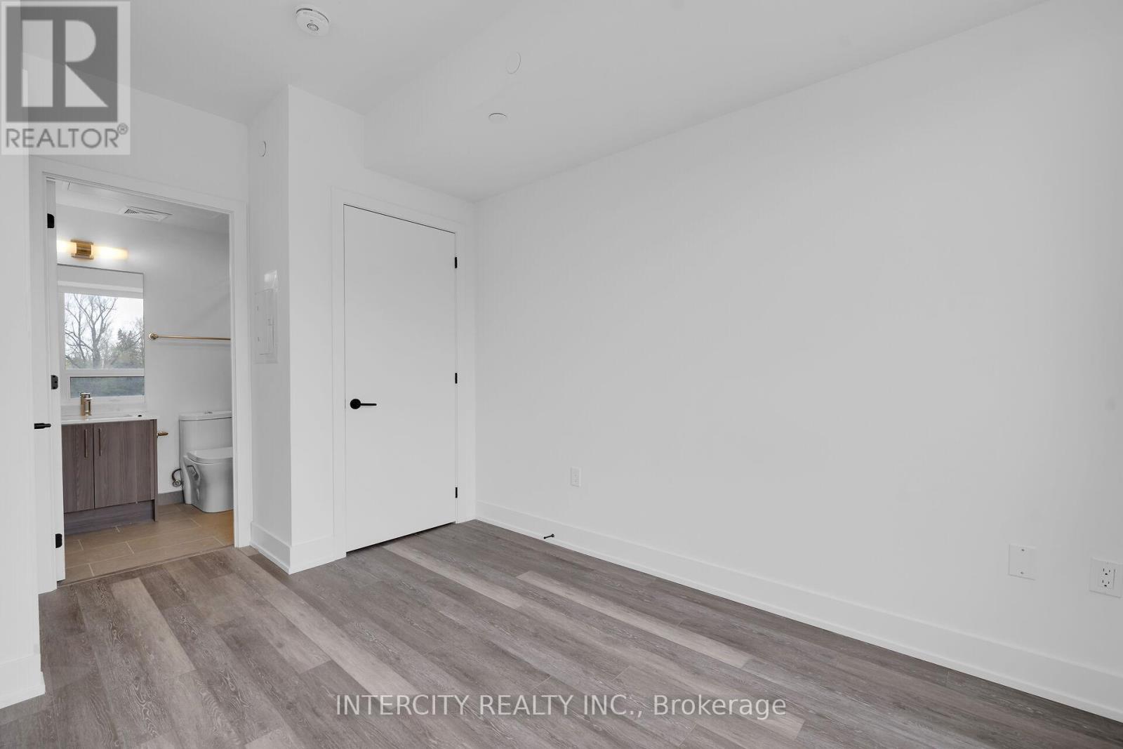 #327 2075 KING ROAD - 26