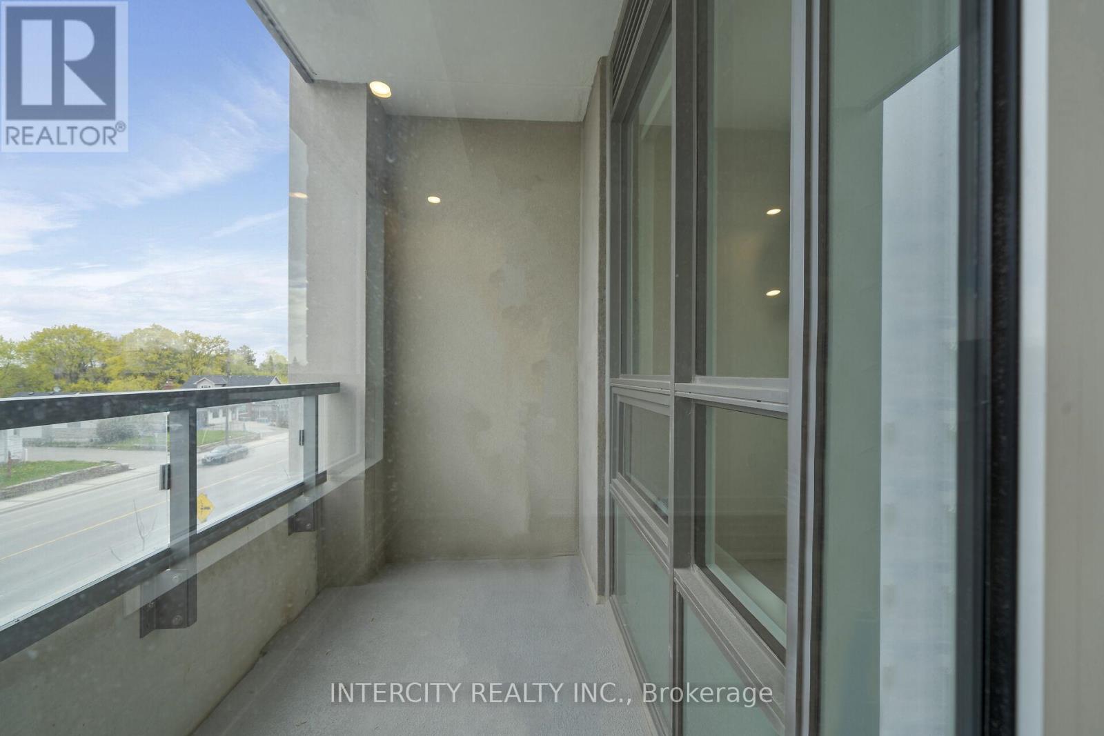 #326 2075 KING ROAD - 29