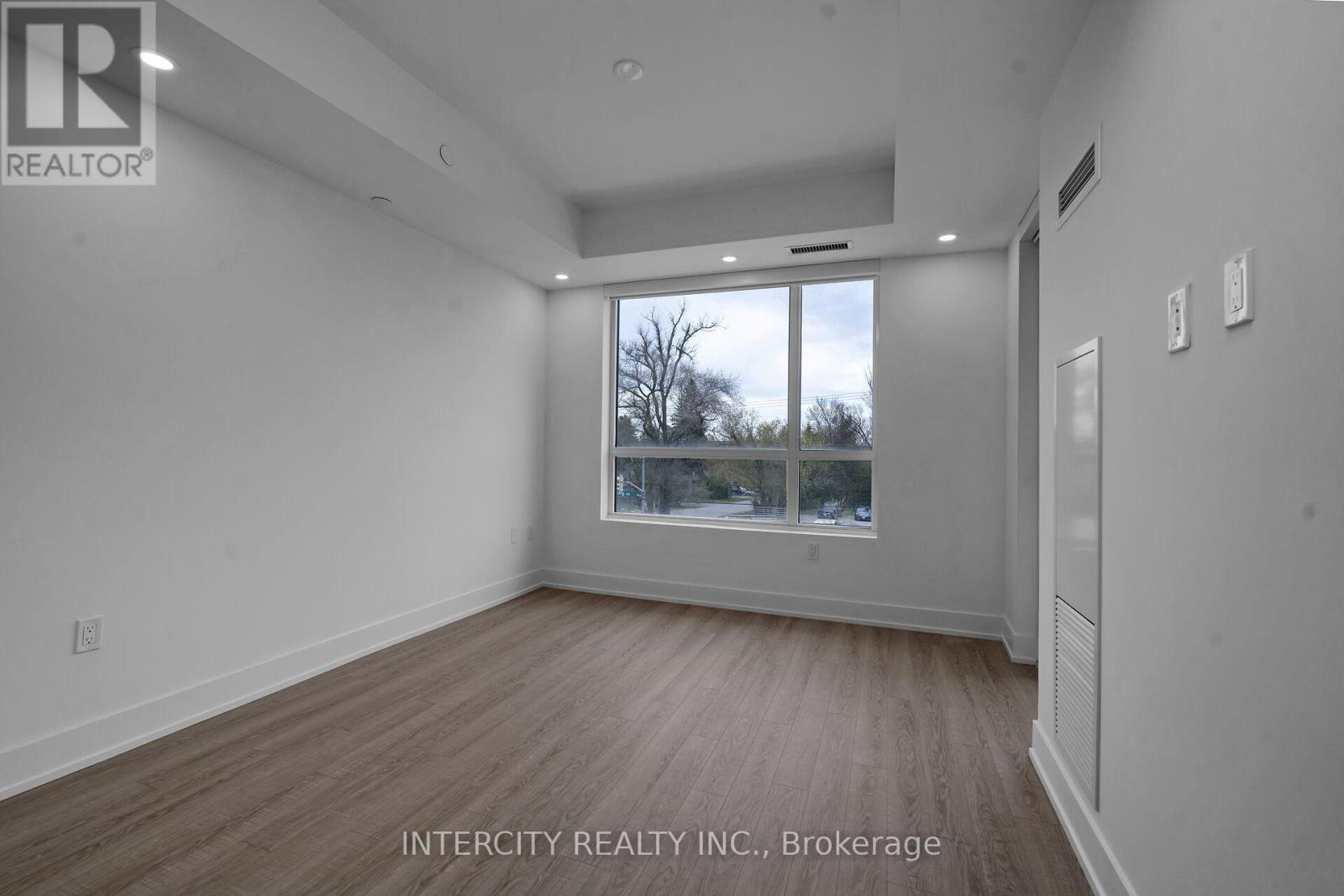 #326 2075 KING ROAD - 17