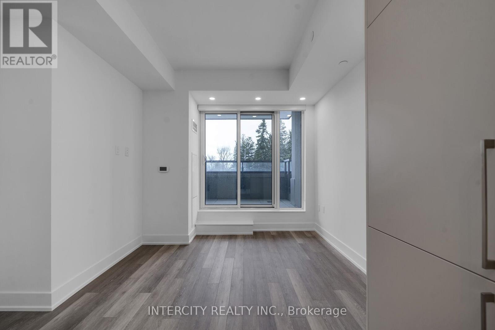 #327 2075 KING ROAD - 19