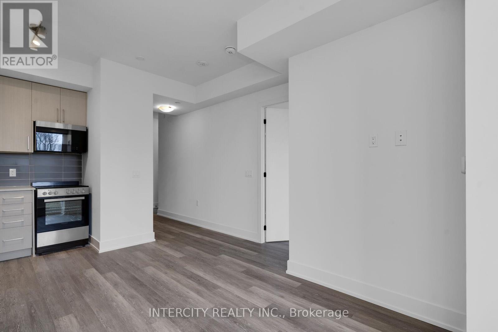#327 2075 KING ROAD - 20