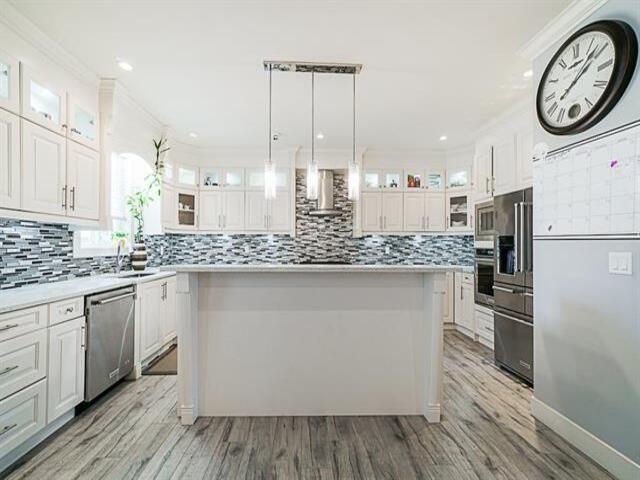 upper 10595 159B STREET, Surrey
