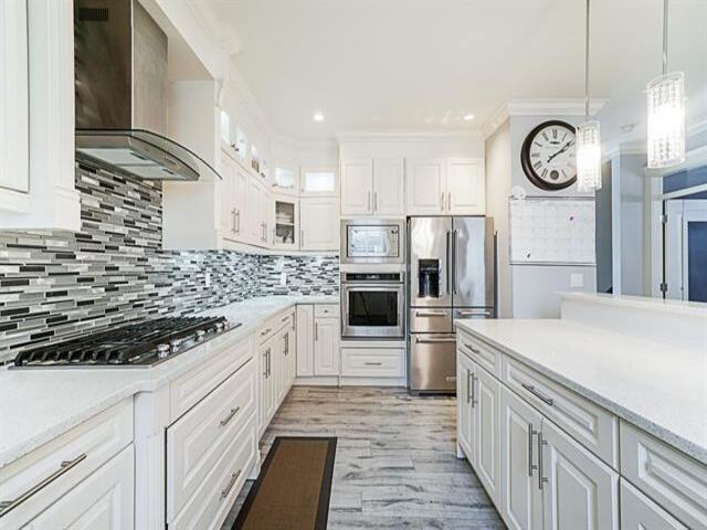 upper 10595 159B STREET, Surrey