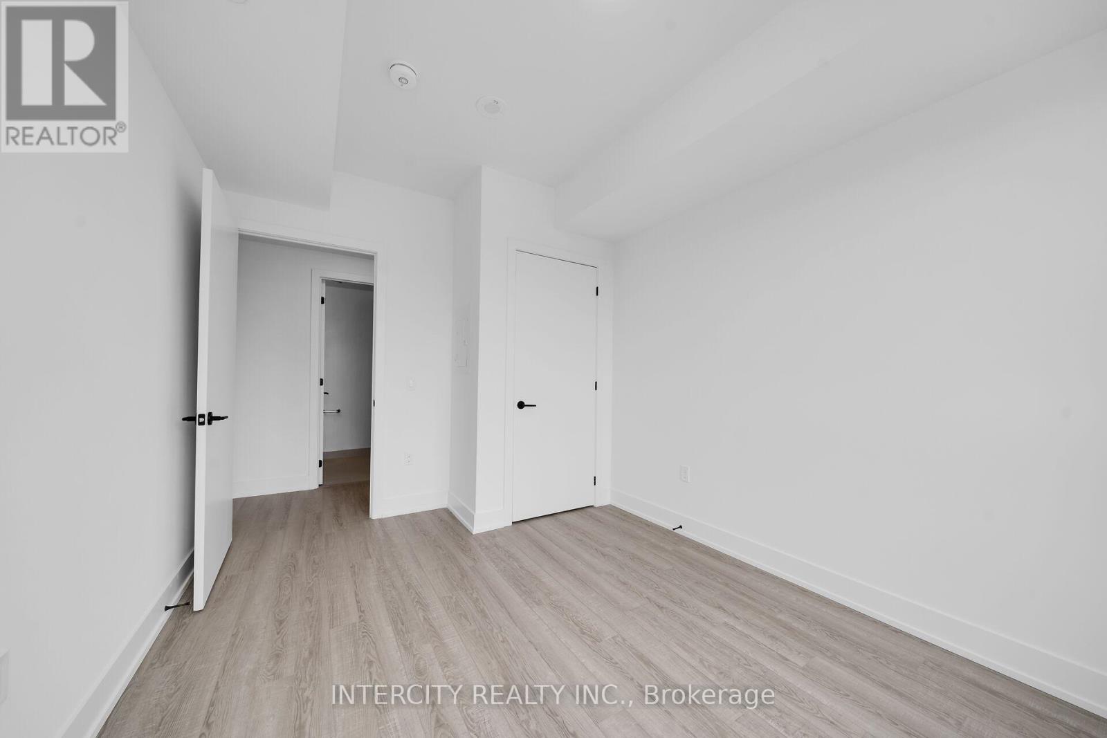 #333 2075 KING ROAD - 23