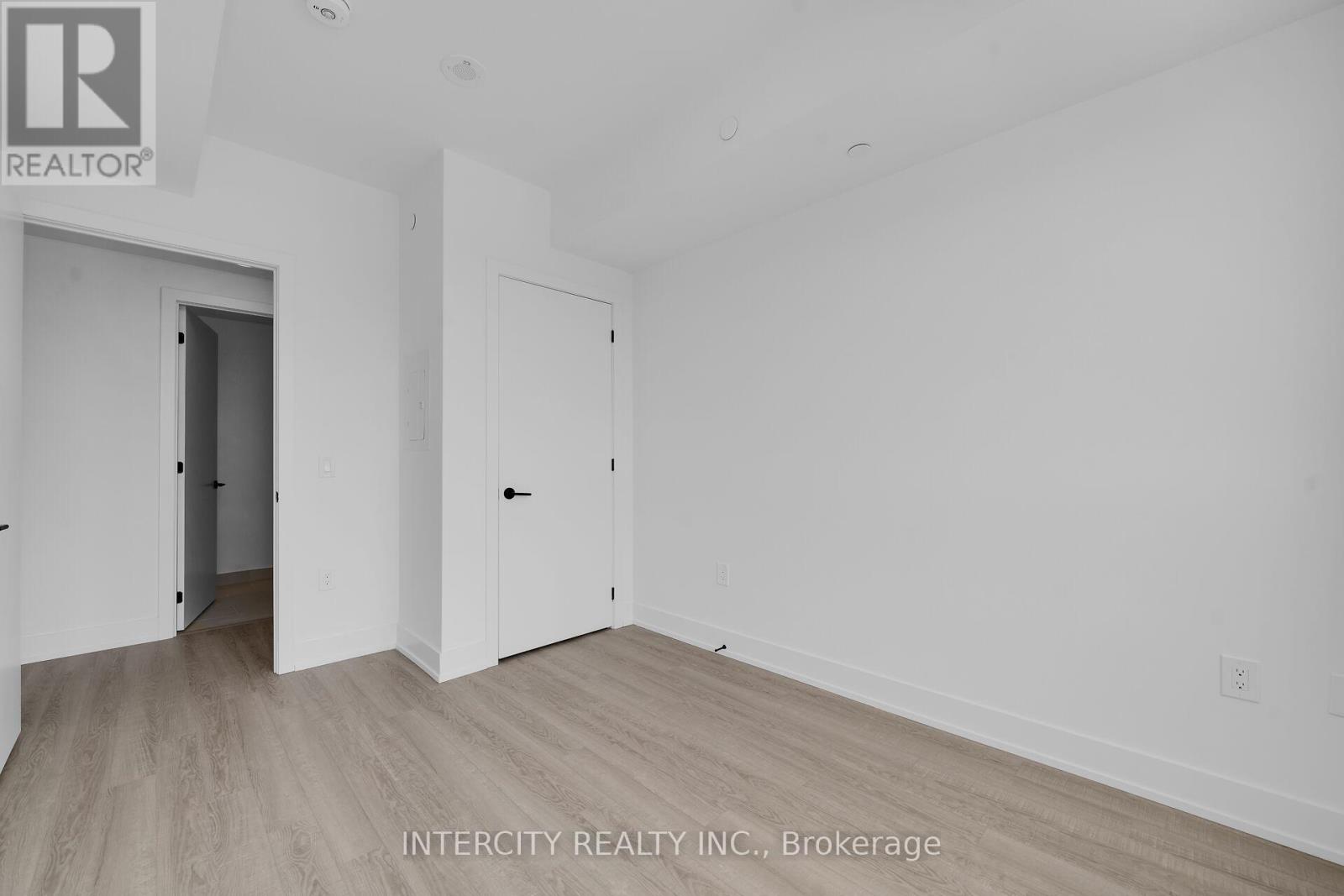 #431 2075 KING ROAD - 23