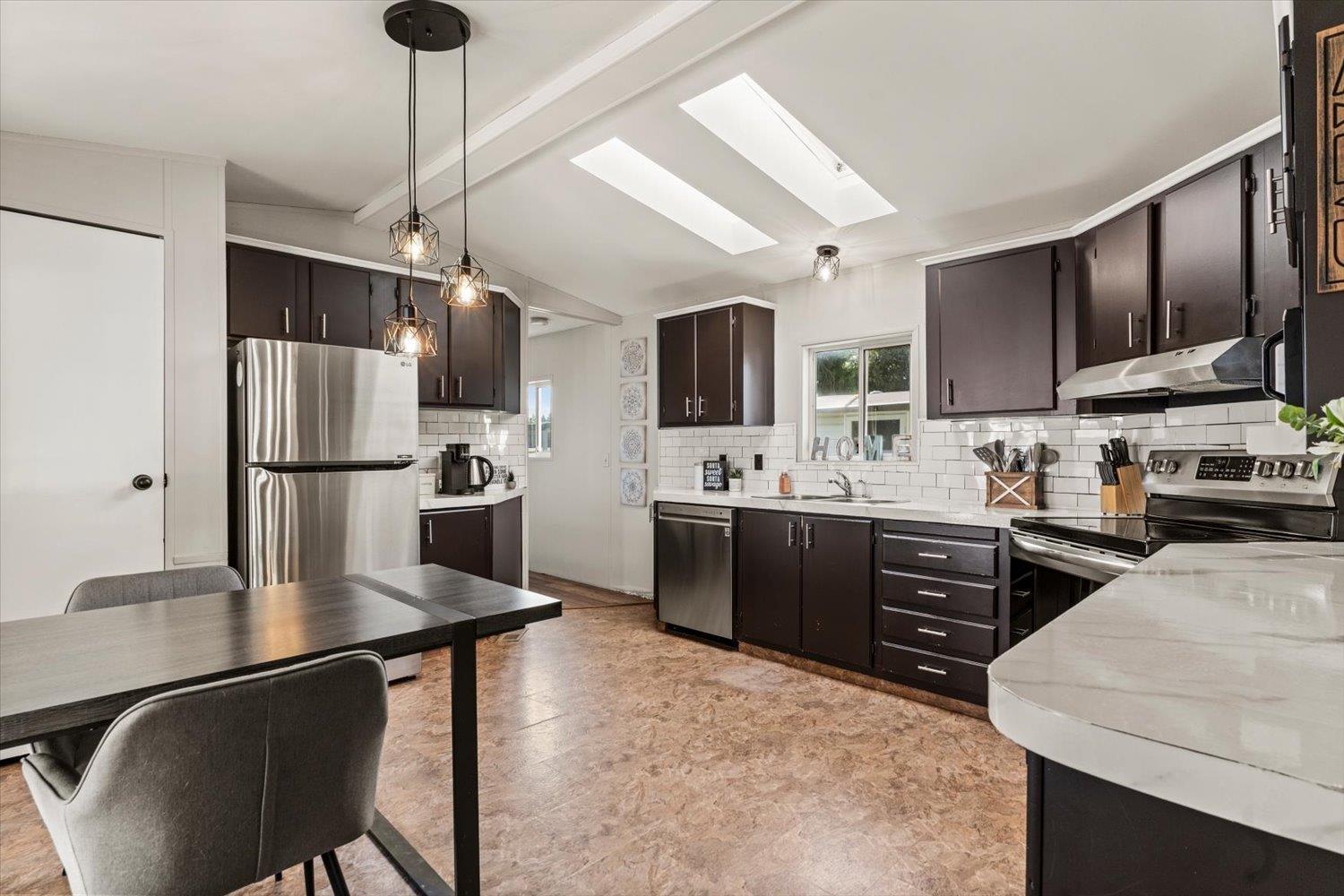 41 52324 YALE ROAD, Rosedale, Rosedale