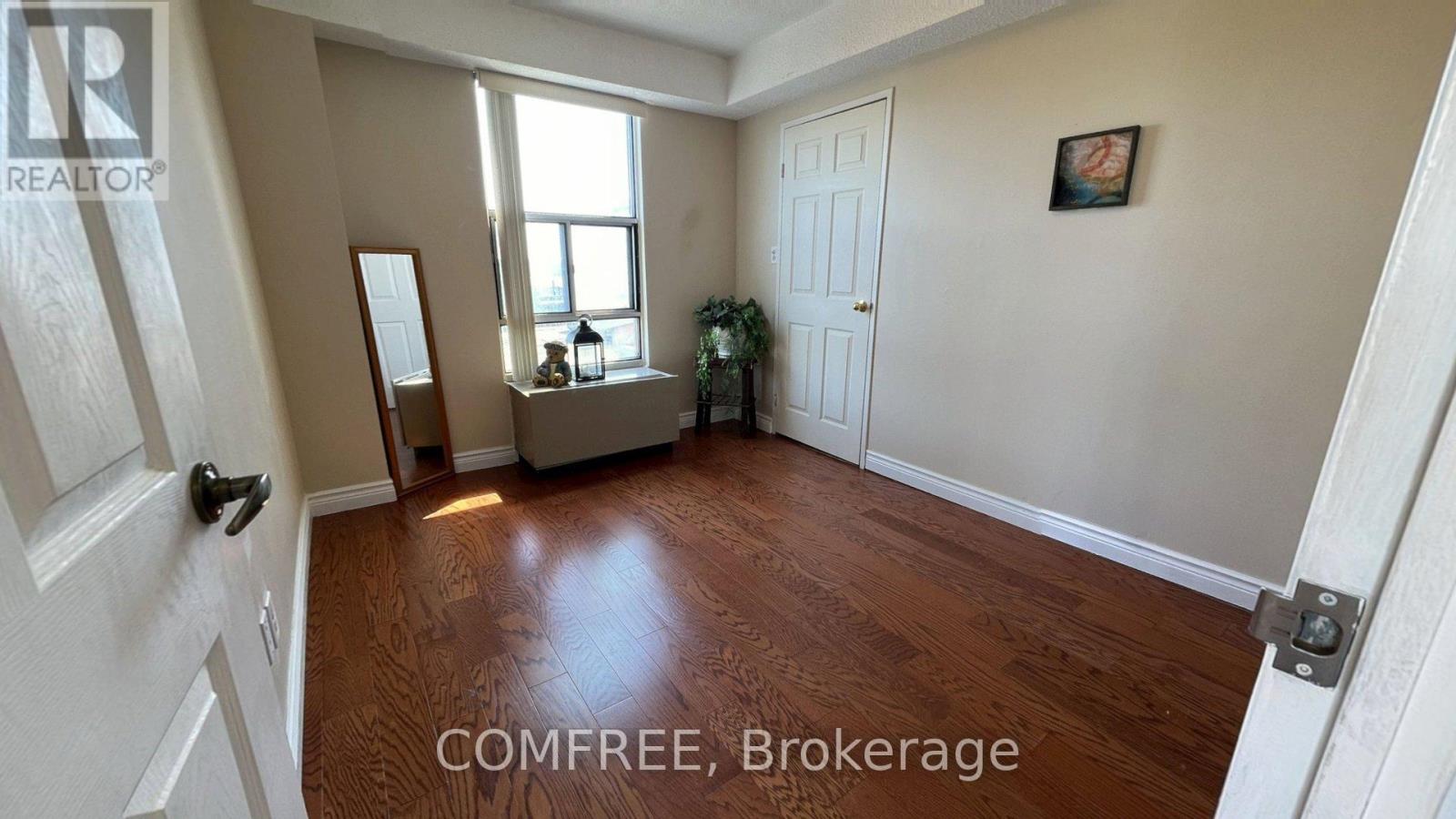 #505 55 WILLIAM STREET E - 11